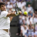 Carlos Alcaraz a dû s'employer pour passer le 1er tour à Wimbledon KEYSTONE/AP/Alberto Pezzali